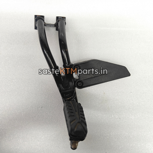 STEP HOLDER PILLION LEFT -JP113006