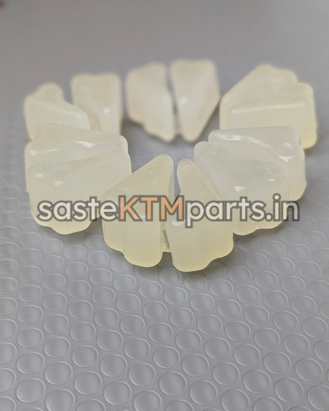 REAR WHEEL DAMPER KIT - WHITE - PACK OF 6 RUBBERS JU131222