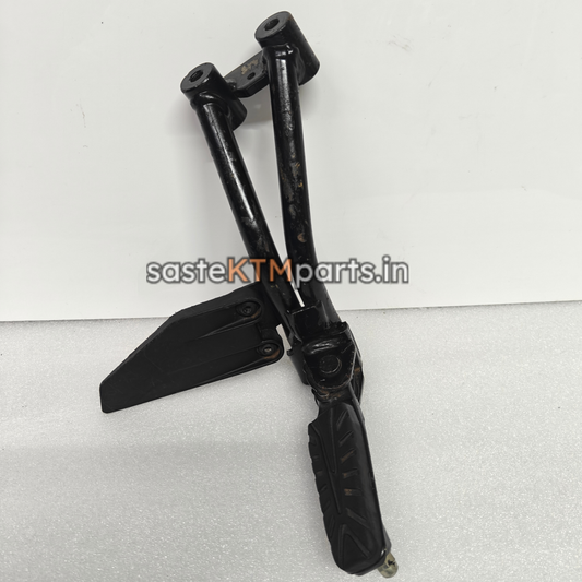 STEP HOLDER PILLION RIGHT -JP113007