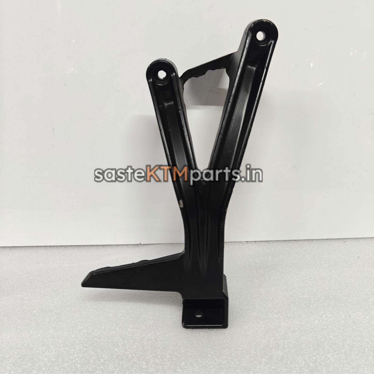 STEP HOLDER PILLION RIGHT-RC GEN1-JY113007