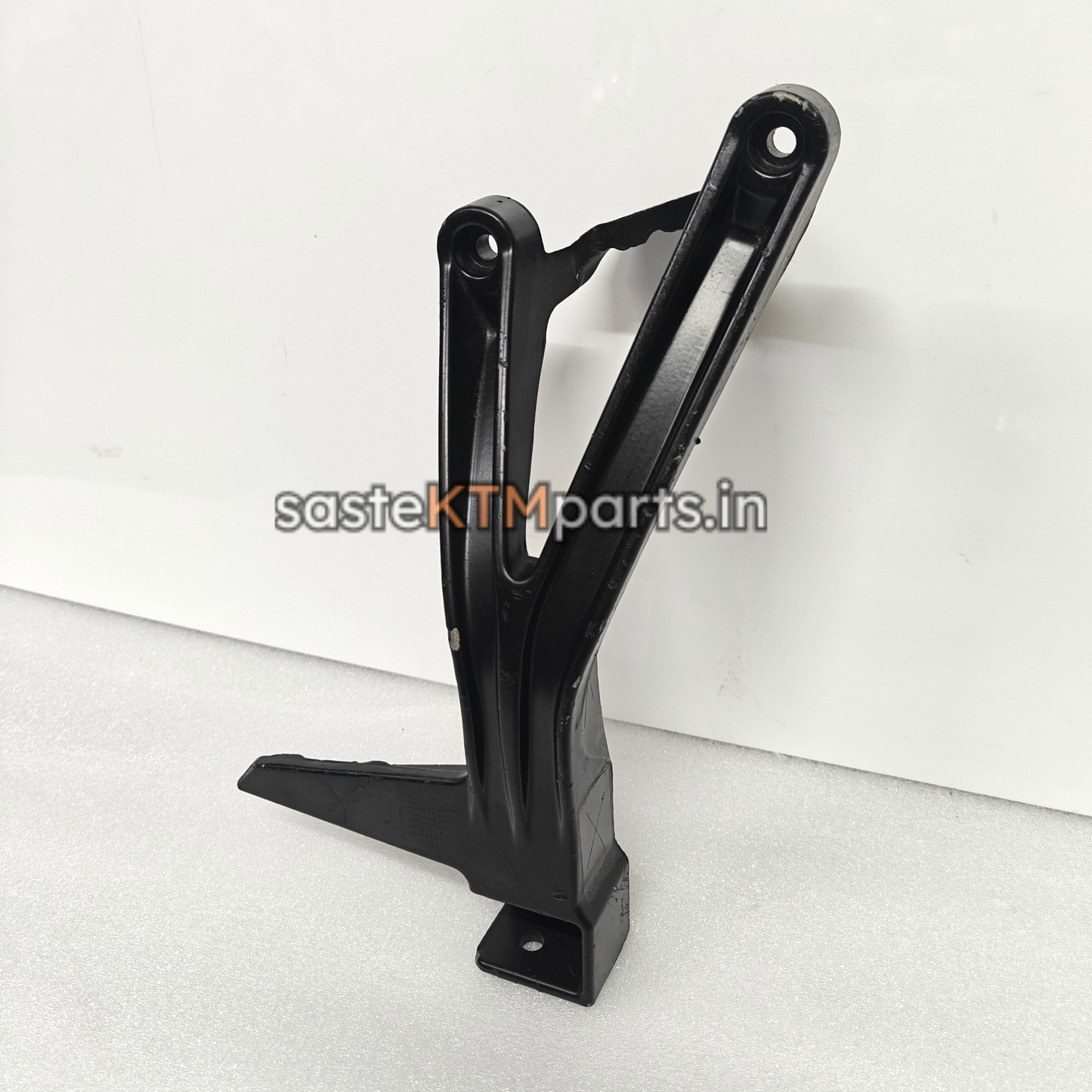 STEP HOLDER PILLION RIGHT-RC GEN1-JY113007