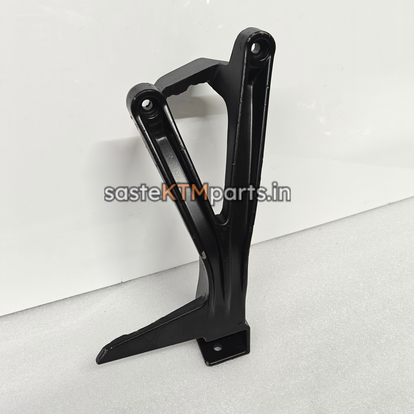 STEP HOLDER PILLION RIGHT-RC GEN1-JY113007