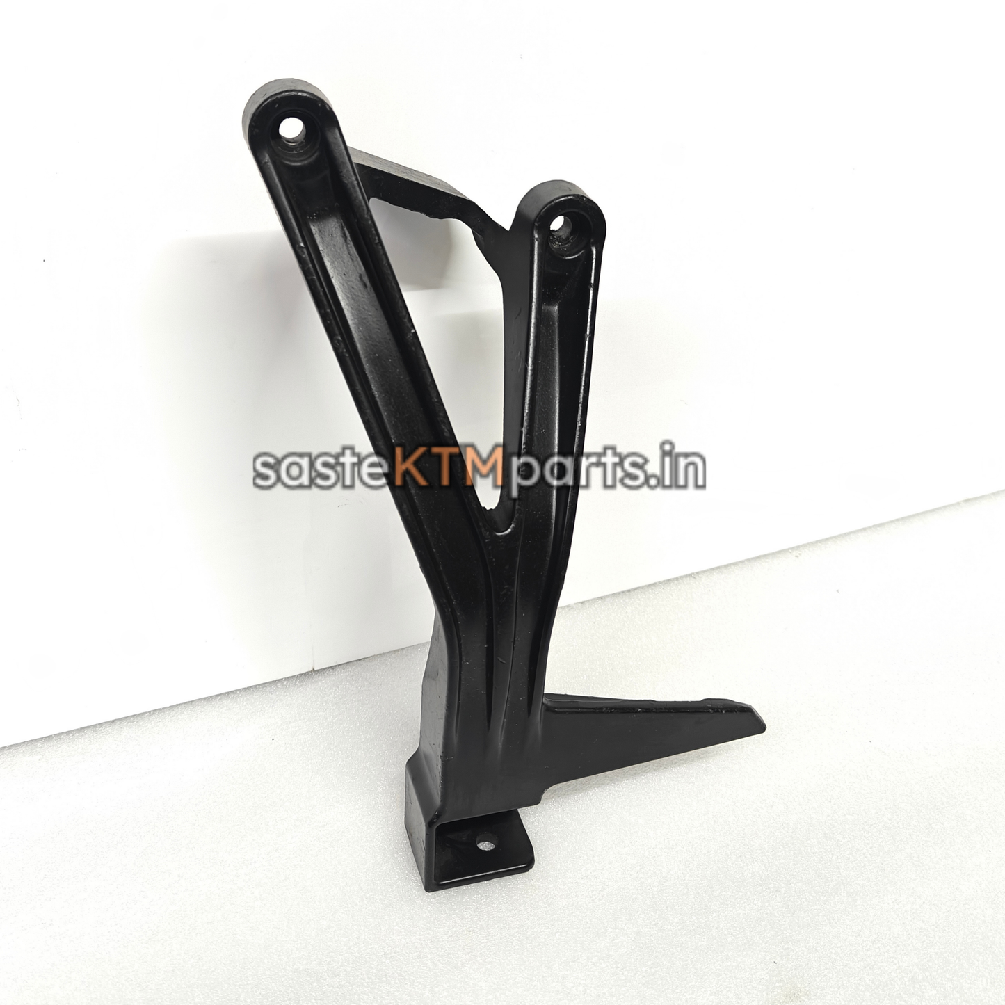 STEP HOLDER PILLION LEFT -RC GEN1-JY113006