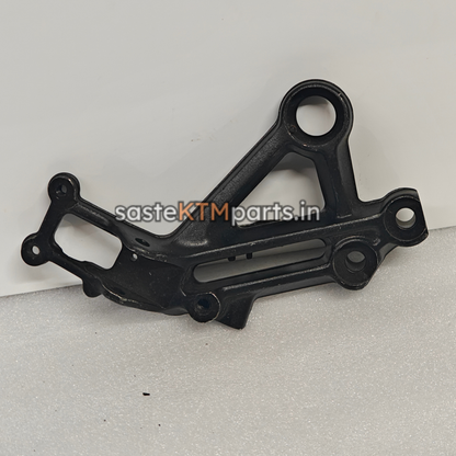 STEP HOLDER DUKE RIDER RIGHT 125/200/250/390 BS4/BS6 -JP113005