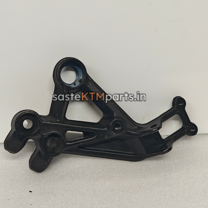 STEP HOLDER DUKE RIDER LEFT 125/200/250/390 BS4/BS6 -JP113004