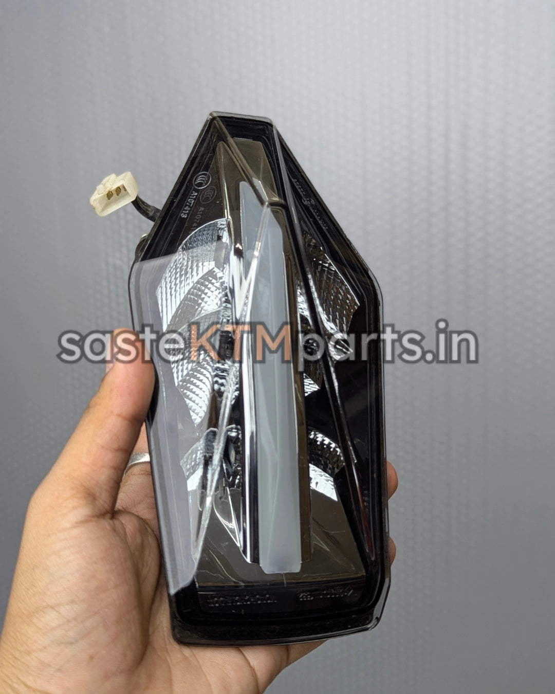 RC GENERATION 2 Tail light - JY401037