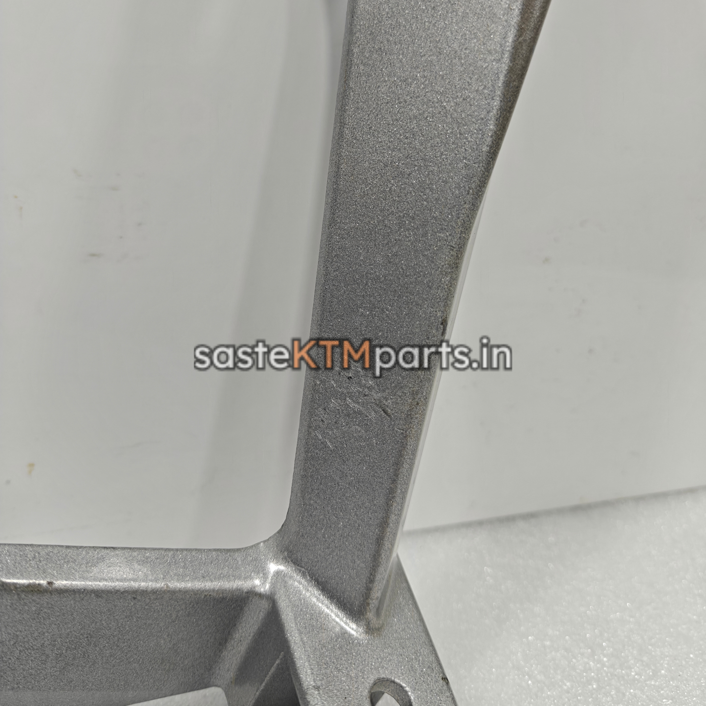 STEP HOLDER PILLION RIGHT- DUKE GEN1 125/200/390 -JG113029 AFTERMARKET