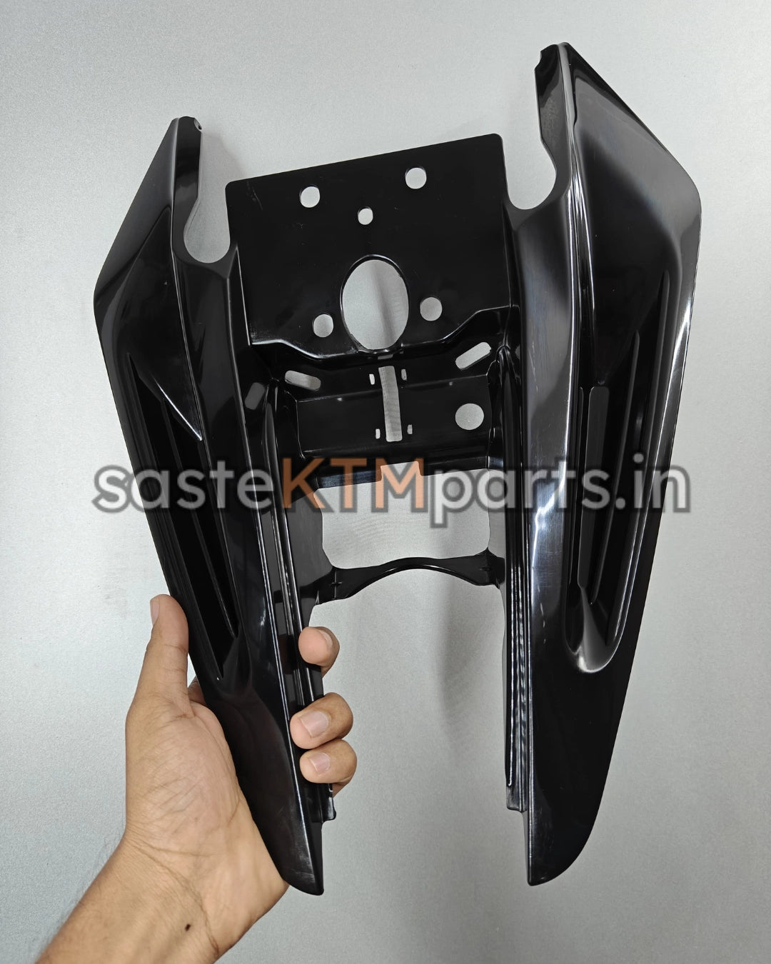 RC SEAT KOWL GEN 1 (UNDER SEAT TRAY) (UNPAINTED)
