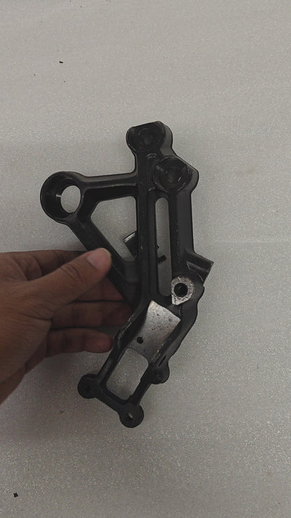 STEP HOLDER DUKE RIDER RIGHT 125/200/250/390 BS4/BS6 -JP113005