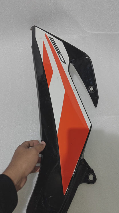 TANK PANNEL LEFT ADVENTURE 390 GEN1 [GLOSSY BLACK]
