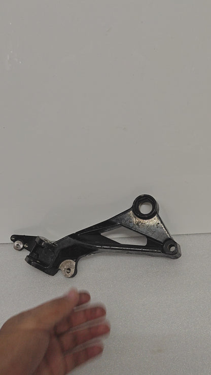 STEP HOLDER RIGHT-RC 2ND GEN MOTOGP EDITION-56JY3Y33