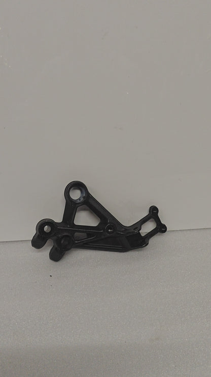 STEP HOLDER DUKE RIDER LEFT 125/200/250/390 BS4/BS6 -JP113004